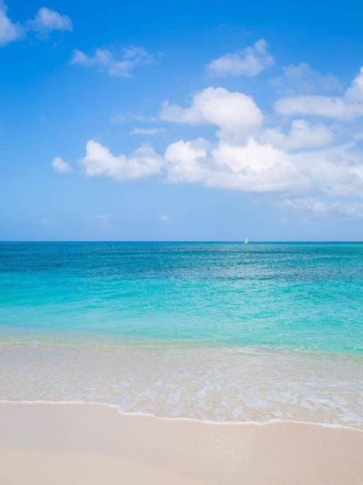 Beach Living At Island Pine Villas George Town Eksteriør bilde