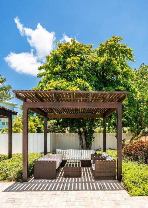 Beach Living At Island Pine Villas George Town Eksteriør bilde