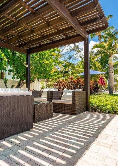 Beach Living At Island Pine Villas George Town Eksteriør bilde