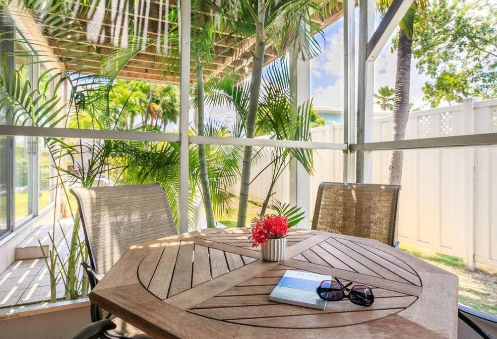 Beach Living At Island Pine Villas George Town Eksteriør bilde