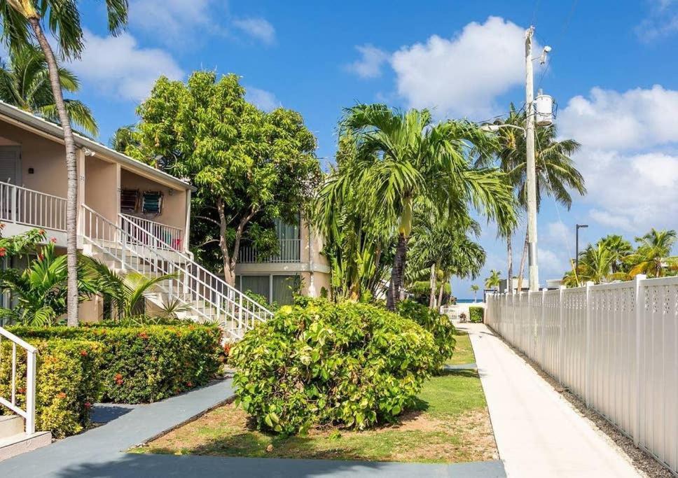Beach Living At Island Pine Villas George Town Eksteriør bilde