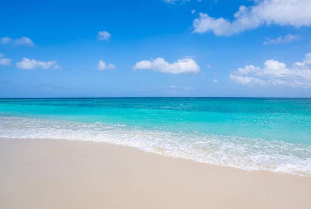 Beach Living At Island Pine Villas George Town Eksteriør bilde