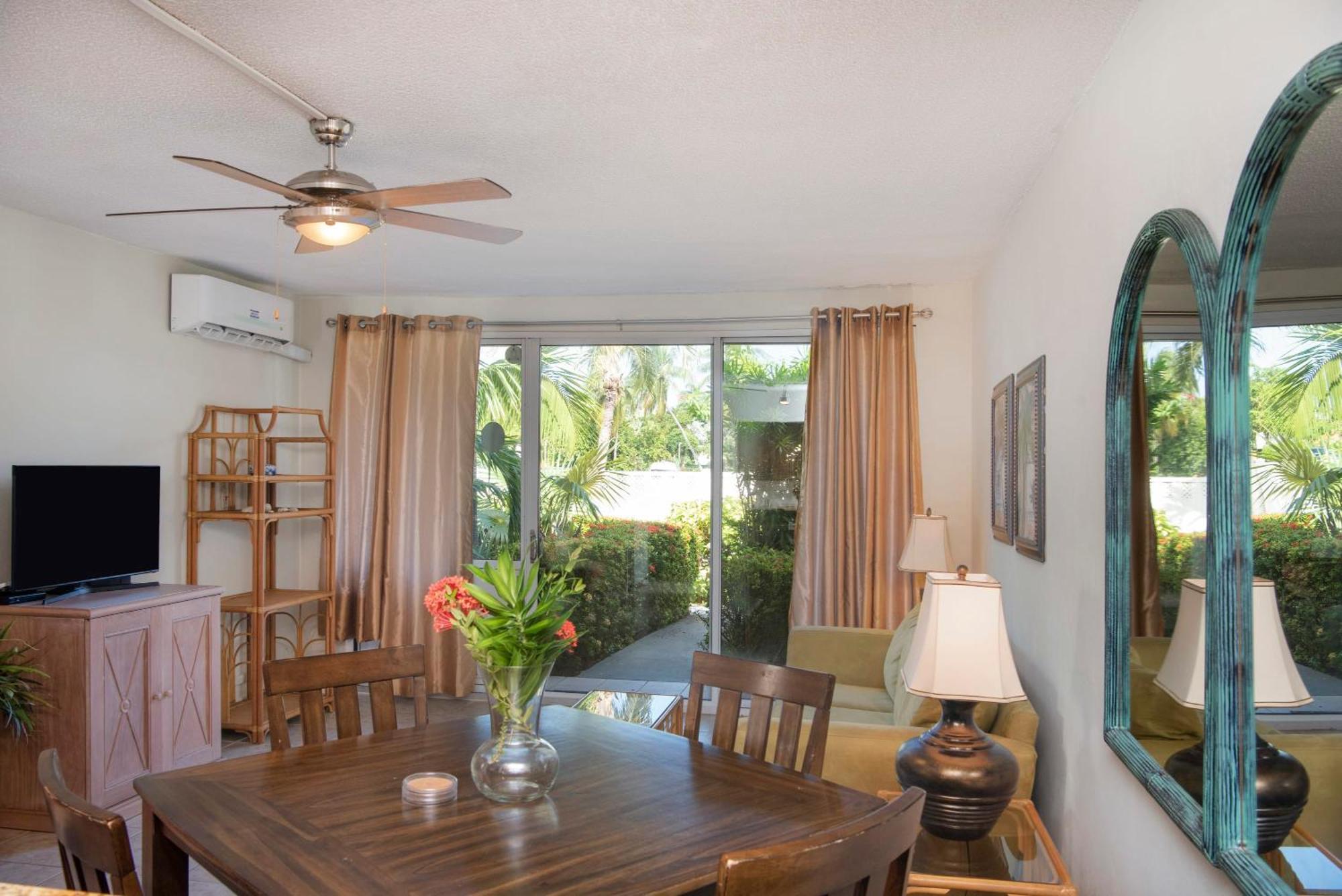 Beach Living At Island Pine Villas George Town Eksteriør bilde